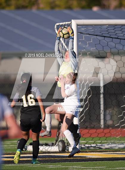 Thumbnail 2 in Mountain View vs St. Ignatius (CIF CCS Open Division Semifinal) photogallery.