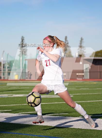 Thumbnail 3 in Mountain View vs St. Ignatius (CIF CCS Open Division Semifinal) photogallery.