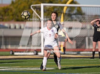 Thumbnail 3 in Mountain View vs St. Ignatius (CIF CCS Open Division Semifinal) photogallery.