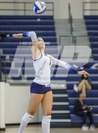 Thumbnail 3 in Harrison vs. Hillgrove (Region 3AAAAAA Championship) photogallery.