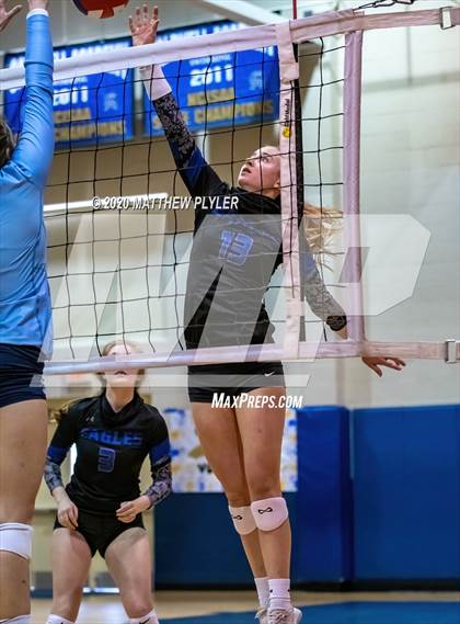 Thumbnail 3 in Gaston Day vs Caldwell Academy (NCISAA 2A State Championship) photogallery.