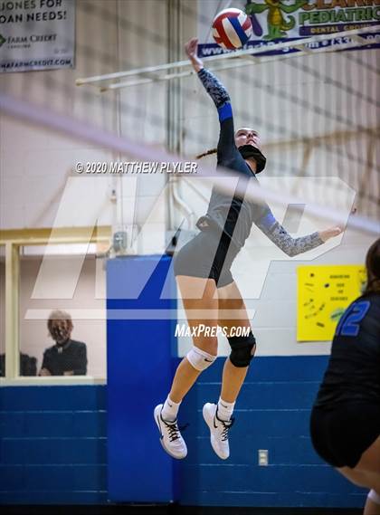 Thumbnail 3 in Gaston Day vs Caldwell Academy (NCISAA 2A State Championship) photogallery.