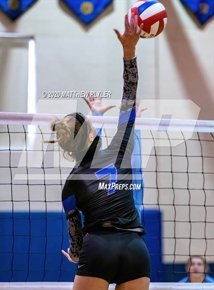 Thumbnail 3 in Gaston Day vs Caldwell Academy (NCISAA 2A State Championship) photogallery.