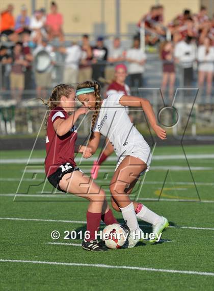 Thumbnail 3 in Klein vs Round Rock (UIL 6A Regional Quarterfinal) photogallery.