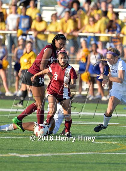 Thumbnail 3 in Klein vs Round Rock (UIL 6A Regional Quarterfinal) photogallery.