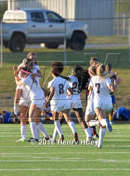 Thumbnail 1 in Klein vs Round Rock (UIL 6A Regional Quarterfinal) photogallery.