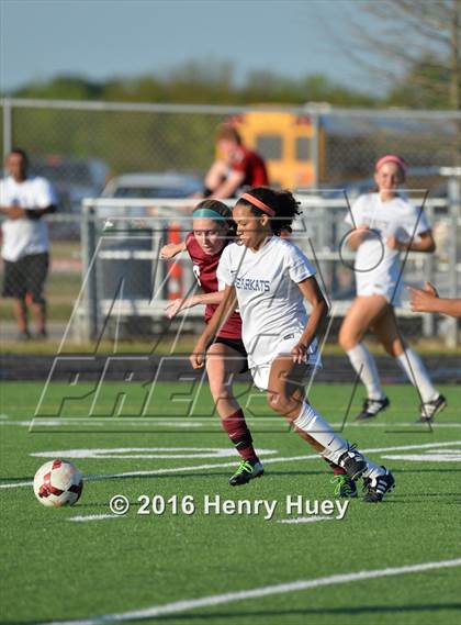 Thumbnail 2 in Klein vs Round Rock (UIL 6A Regional Quarterfinal) photogallery.