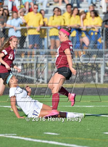 Thumbnail 3 in Klein vs Round Rock (UIL 6A Regional Quarterfinal) photogallery.