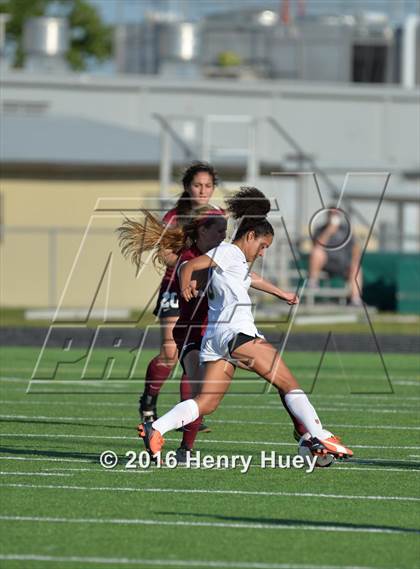 Thumbnail 2 in Klein vs Round Rock (UIL 6A Regional Quarterfinal) photogallery.
