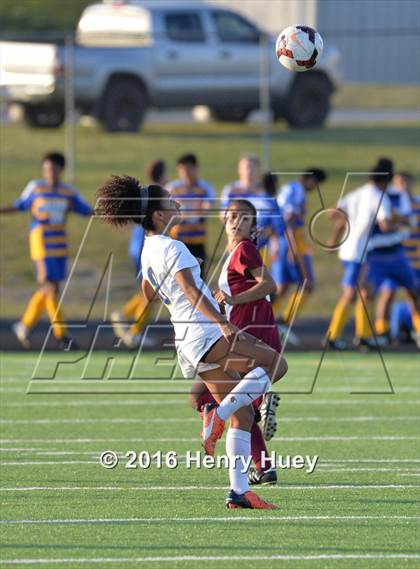 Thumbnail 1 in Klein vs Round Rock (UIL 6A Regional Quarterfinal) photogallery.