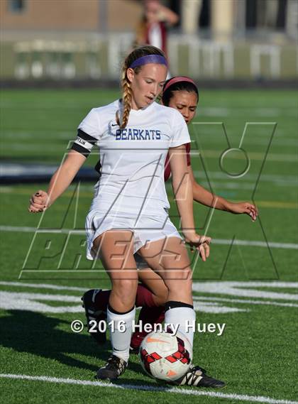 Thumbnail 2 in Klein vs Round Rock (UIL 6A Regional Quarterfinal) photogallery.