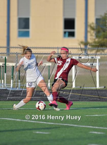 Thumbnail 3 in Klein vs Round Rock (UIL 6A Regional Quarterfinal) photogallery.