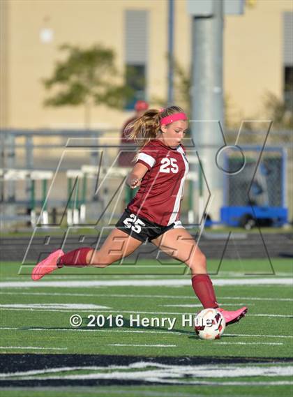 Thumbnail 3 in Klein vs Round Rock (UIL 6A Regional Quarterfinal) photogallery.