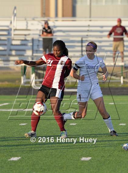 Thumbnail 1 in Klein vs Round Rock (UIL 6A Regional Quarterfinal) photogallery.