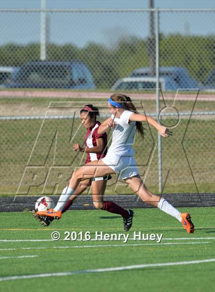 Thumbnail 2 in Klein vs Round Rock (UIL 6A Regional Quarterfinal) photogallery.