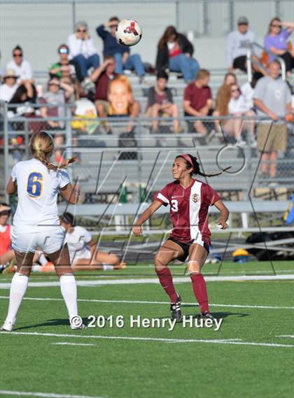 Thumbnail 3 in Klein vs Round Rock (UIL 6A Regional Quarterfinal) photogallery.