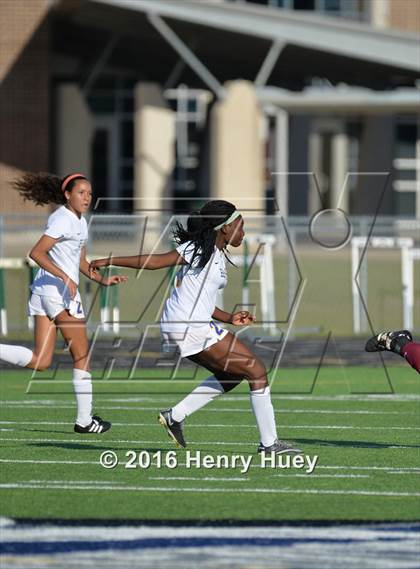 Thumbnail 1 in Klein vs Round Rock (UIL 6A Regional Quarterfinal) photogallery.