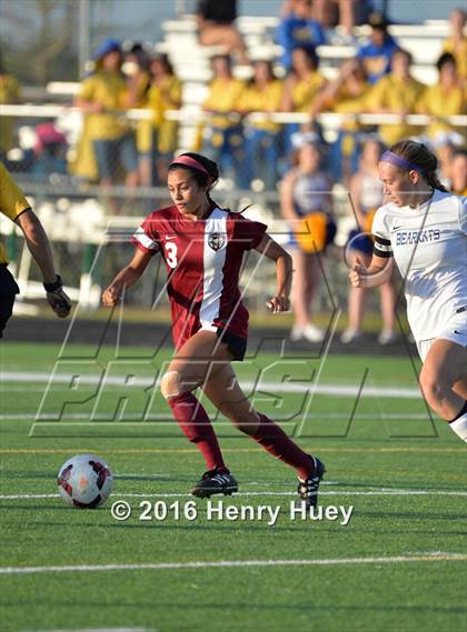 Thumbnail 1 in Klein vs Round Rock (UIL 6A Regional Quarterfinal) photogallery.
