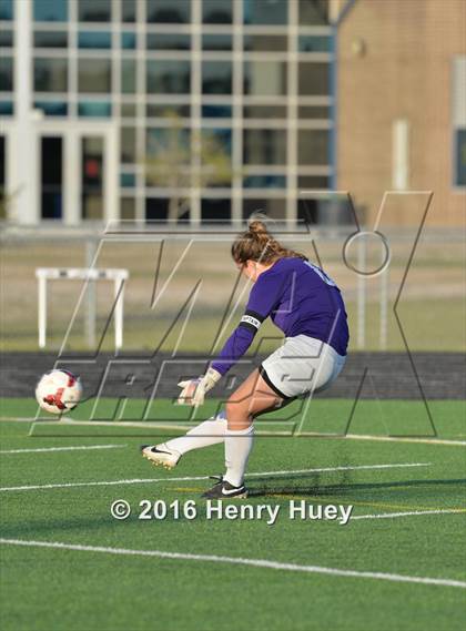 Thumbnail 2 in Klein vs Round Rock (UIL 6A Regional Quarterfinal) photogallery.