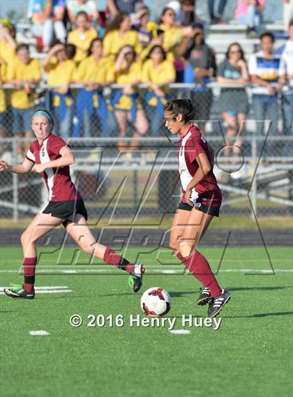 Thumbnail 1 in Klein vs Round Rock (UIL 6A Regional Quarterfinal) photogallery.