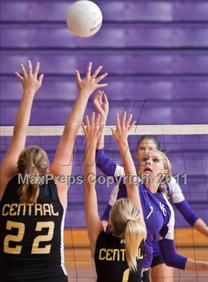 Thumbnail 3 in Andale vs. Valley Center photogallery.