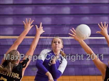 Thumbnail 2 in Andale vs. Valley Center photogallery.
