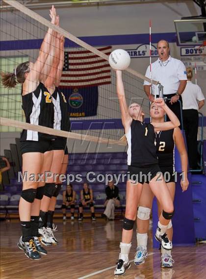 Thumbnail 1 in Andale vs. Valley Center photogallery.