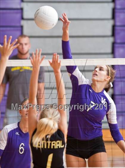 Thumbnail 1 in Andale vs. Valley Center photogallery.