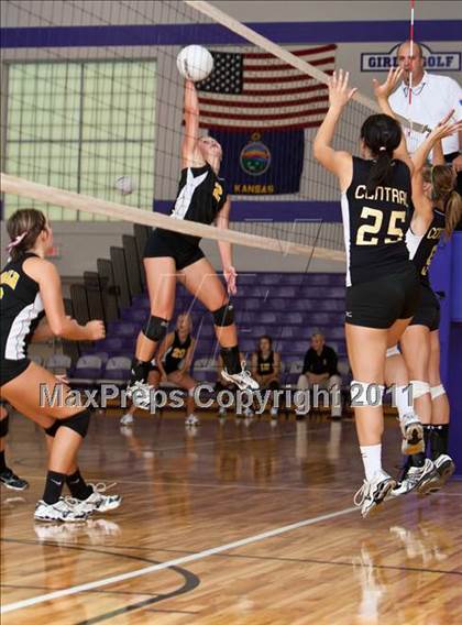 Thumbnail 3 in Andale vs. Valley Center photogallery.