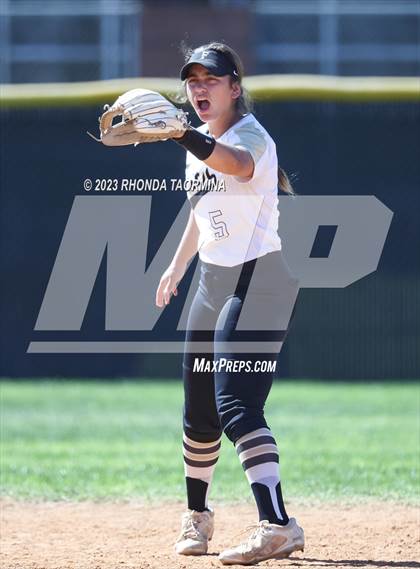 Thumbnail 1 in East Bernard vs. Foster photogallery.
