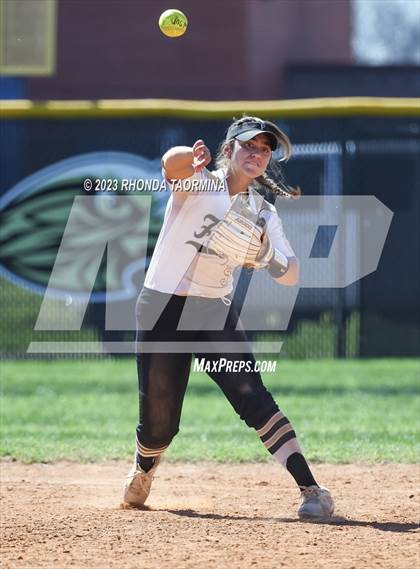 Thumbnail 3 in East Bernard vs. Foster photogallery.