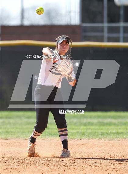 Thumbnail 3 in East Bernard vs. Foster photogallery.