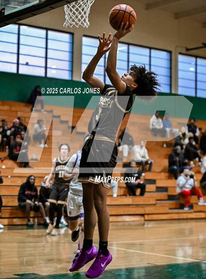 Thumbnail 2 in Crespi vs. George Washington Prep photogallery.
