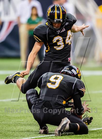 Thumbnail 3 in Brennan vs. Stratford (UIL 4A D1 Semifinal) photogallery.