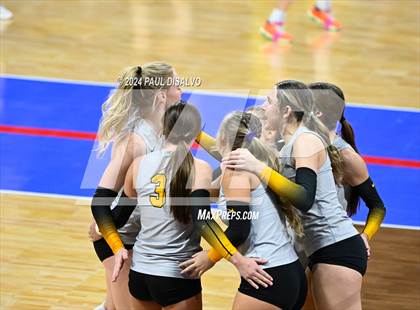 Thumbnail 2 in Thompson Valley vs. Windsor (CHSAA 4A 2nd Round) photogallery.