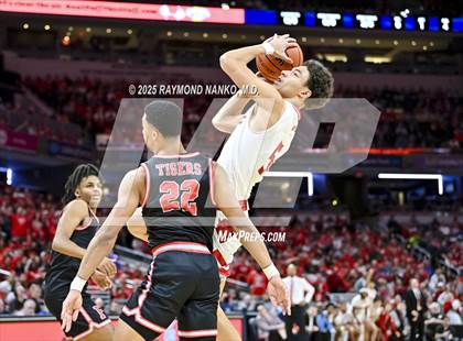 Thumbnail 3 in Fishers vs. Jeffersonville (IHSAA 4A Final) photogallery.