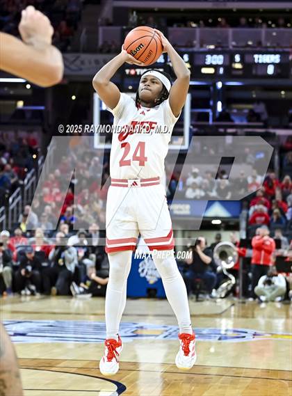 Thumbnail 2 in Fishers vs. Jeffersonville (IHSAA 4A Final) photogallery.