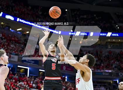 Thumbnail 2 in Fishers vs. Jeffersonville (IHSAA 4A Final) photogallery.