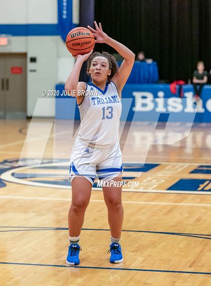 Thumbnail 2 in Guerin Catholic @ Indianapolis Bishop Chatard photogallery.