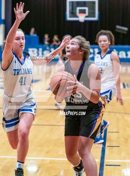 Thumbnail 2 in Guerin Catholic @ Indianapolis Bishop Chatard photogallery.