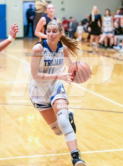 Thumbnail 3 in Guerin Catholic @ Indianapolis Bishop Chatard photogallery.