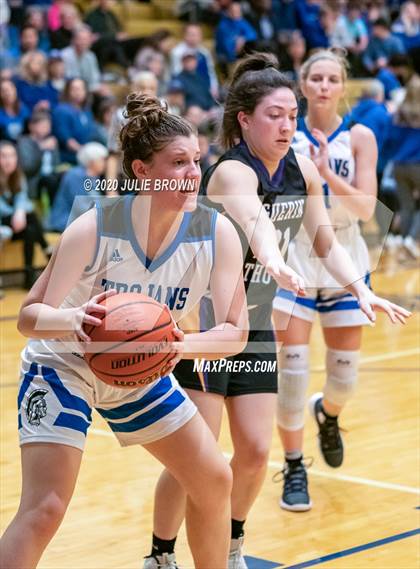 Thumbnail 3 in Guerin Catholic @ Indianapolis Bishop Chatard photogallery.