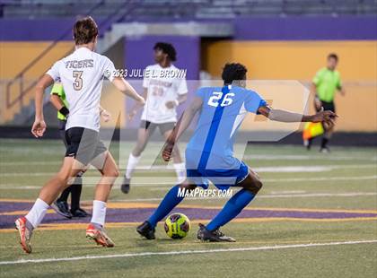 Thumbnail 2 in Kokomo vs Lebanon (IHSAA Sectional 5 Round 1) photogallery.