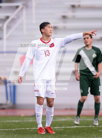 Thumbnail 1 in St. Ignatius vs. Sacred Heart Cathedral Prep photogallery.