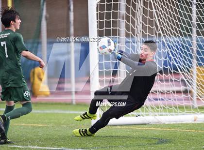 Thumbnail 3 in St. Ignatius vs. Sacred Heart Cathedral Prep photogallery.