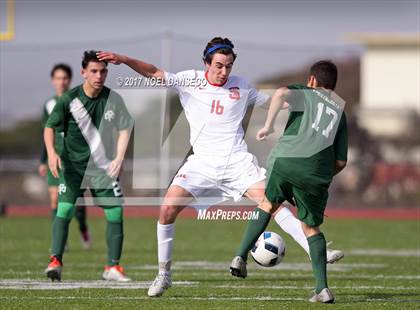 Thumbnail 2 in St. Ignatius vs. Sacred Heart Cathedral Prep photogallery.