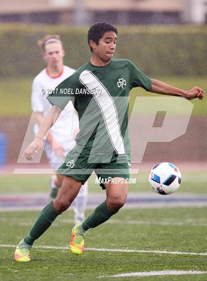 Thumbnail 2 in St. Ignatius vs. Sacred Heart Cathedral Prep photogallery.