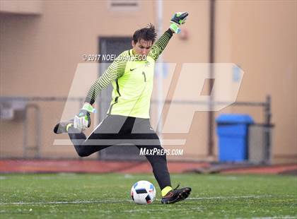 Thumbnail 1 in St. Ignatius vs. Sacred Heart Cathedral Prep photogallery.