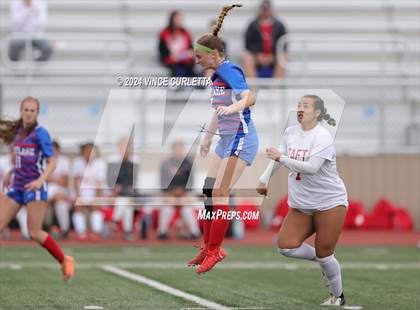 Thumbnail 3 in Westlake vs. Taft (UIL 6A Soccer Regional Finals) photogallery.