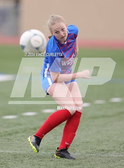 Thumbnail 1 in Westlake vs. Taft (UIL 6A Soccer Regional Finals) photogallery.
